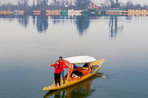 4 Night 5 Days Kashmir Honeymoon Package